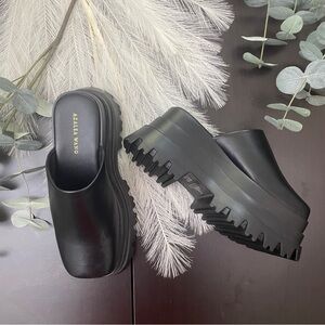 NWT AKIRA Azalea Wang Platform Wedges